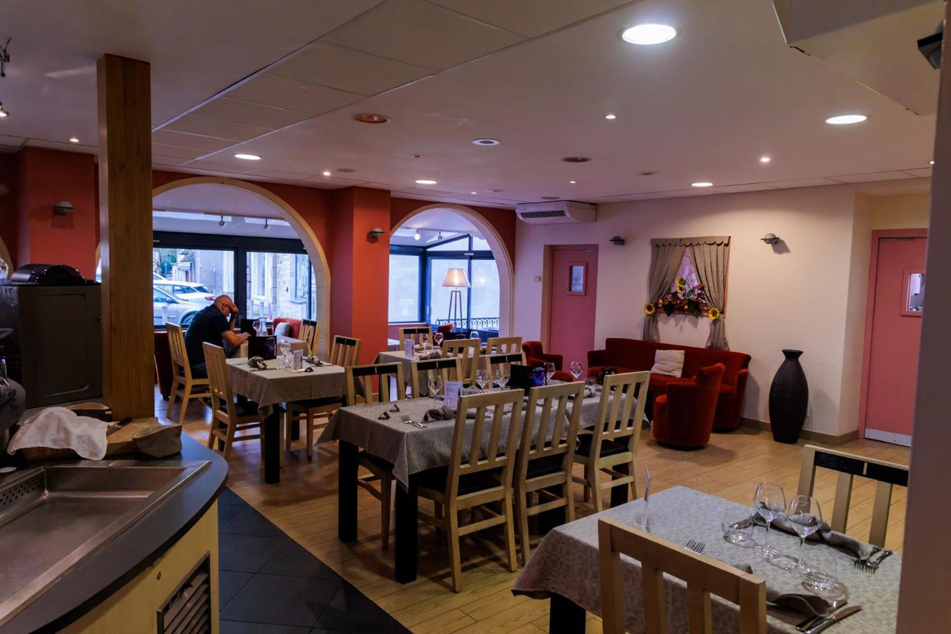 Logis Hotel Restaurant Auberge De La Xaintrie Saint-Privat  Bagian luar foto
