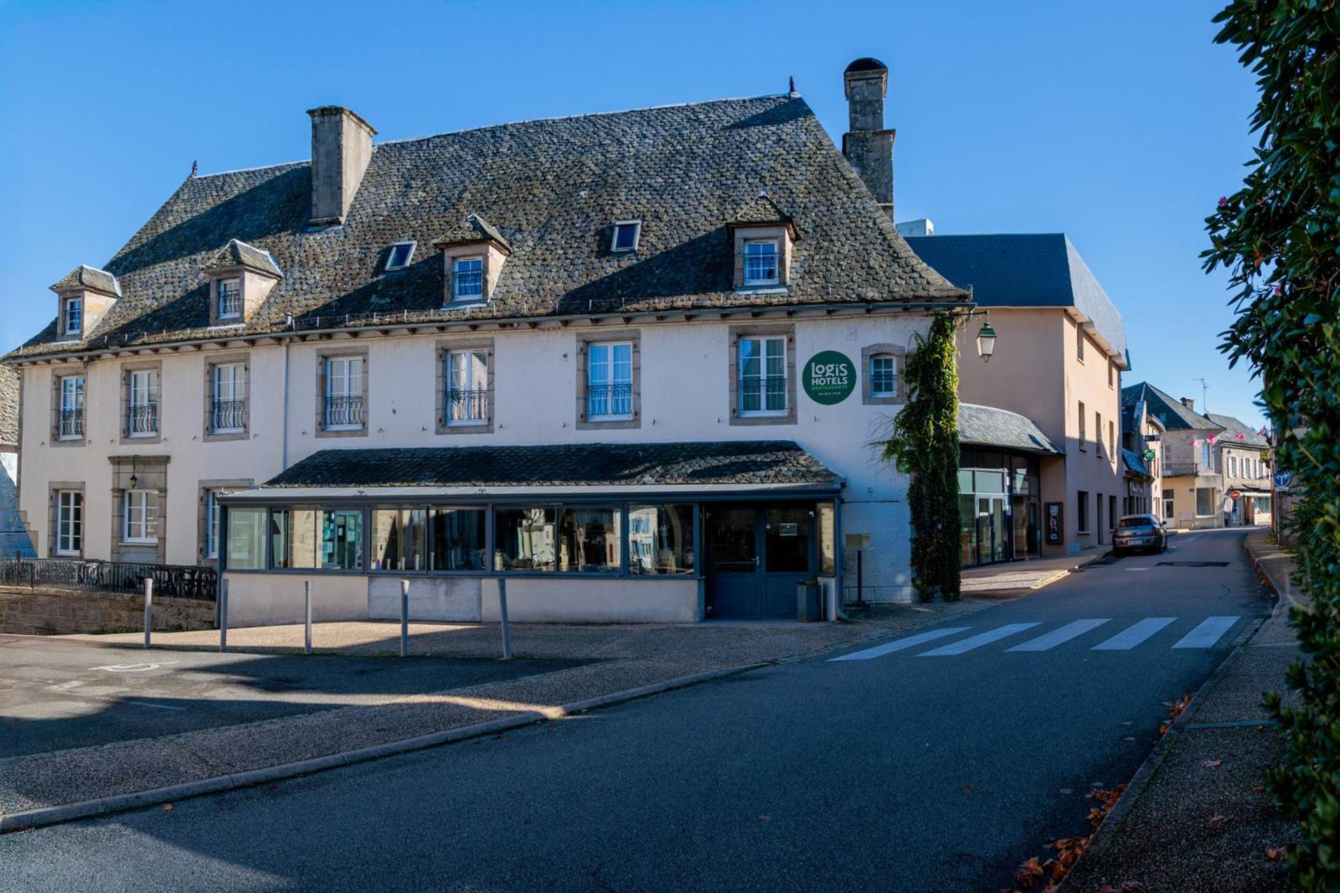 Logis Hotel Restaurant Auberge De La Xaintrie Saint-Privat  Bagian luar foto